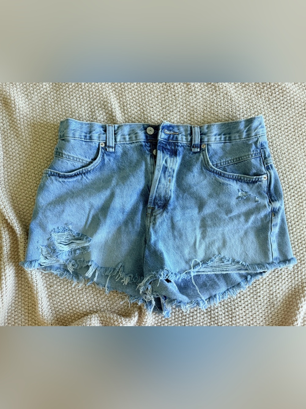🤍 We The Free Distressed Denim Shorts — Size 31 — NWOT